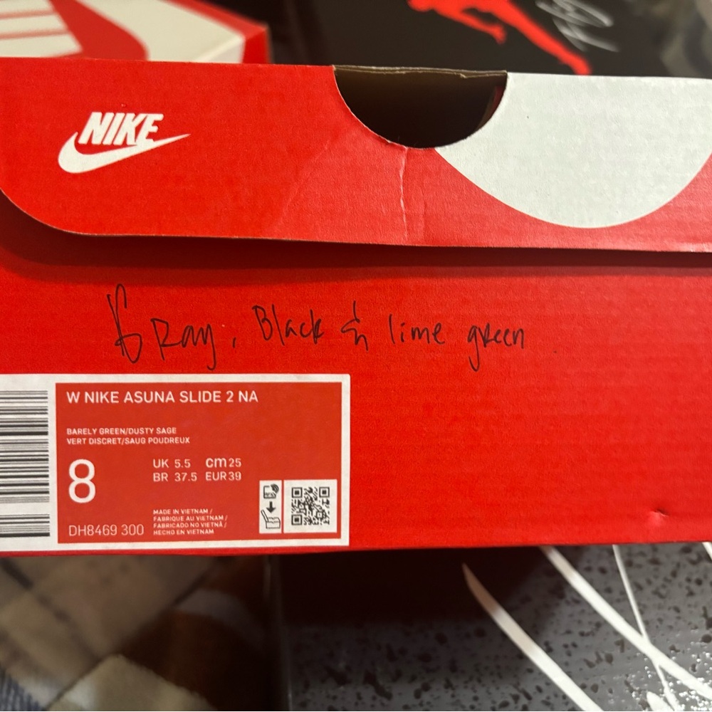 Women’s Nike Air Max Sneakers in near perfect condition - Picture 6 of 7